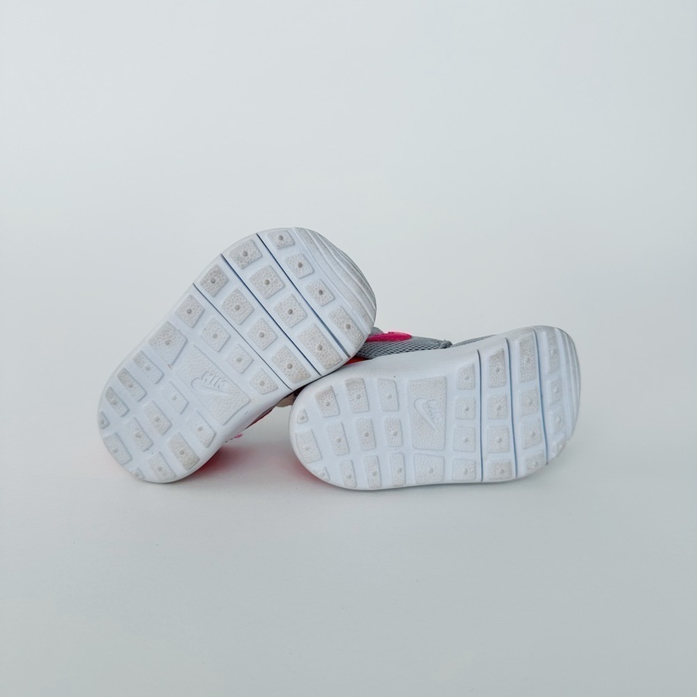 NIKE Baby Runners Size 4 White, Pink, and Grey​ - Picture 5 of 7